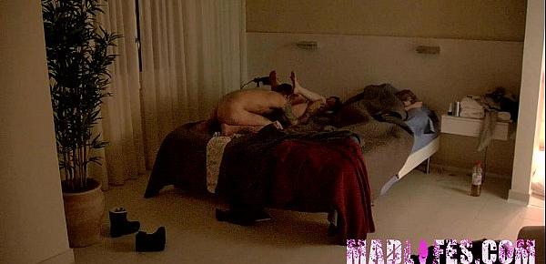  Pelea sexual en el Reality Show Porno de Madlifes.com mientras Aris Dark duerme